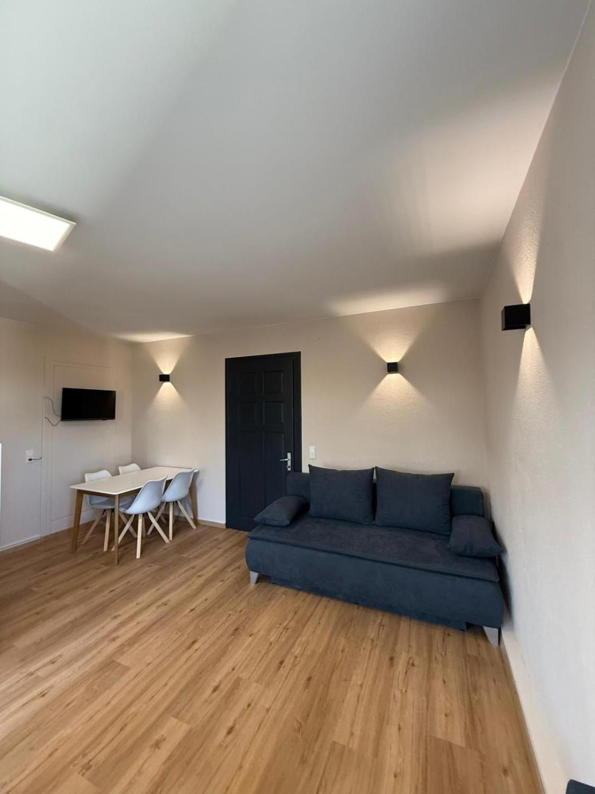 Crown Living Villa Blumenau Studios, Smarttv, Parkplatz ルステナウ エクステリア 写真