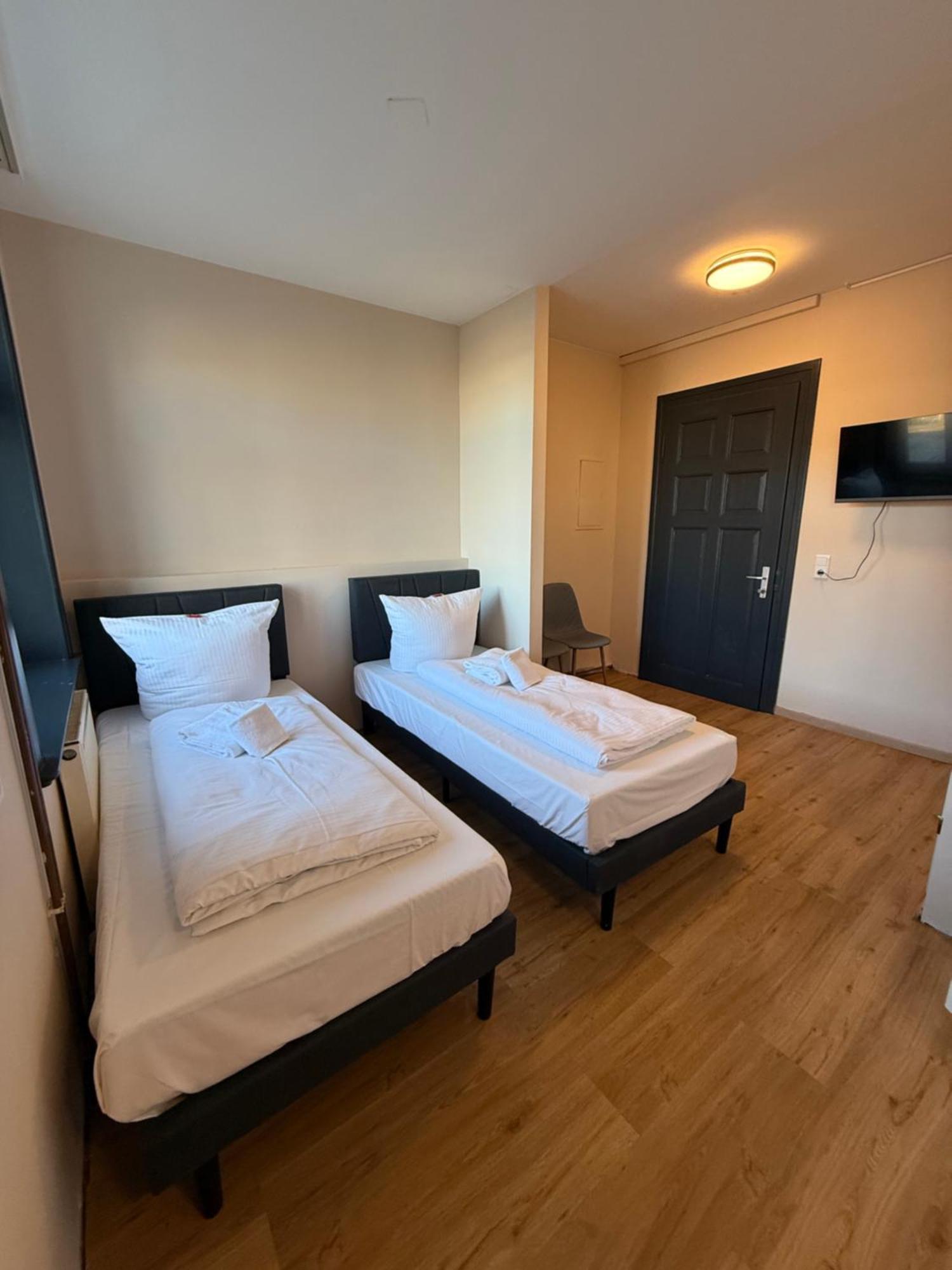Crown Living Villa Blumenau Studios, Smarttv, Parkplatz ルステナウ エクステリア 写真