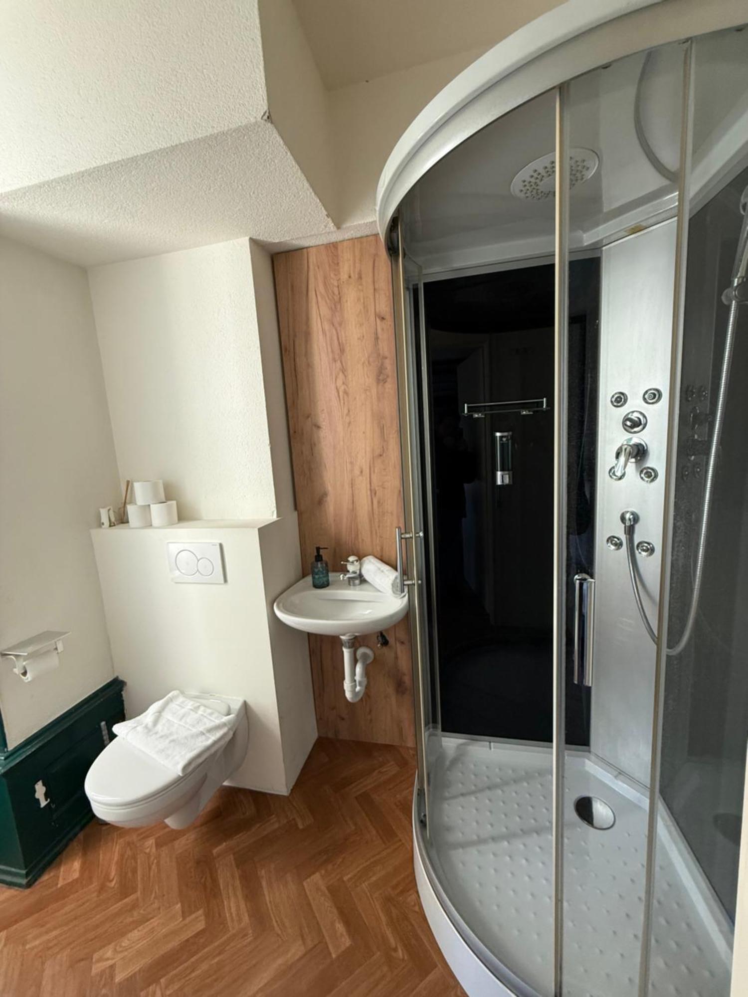 Crown Living Villa Blumenau Studios, Smarttv, Parkplatz ルステナウ エクステリア 写真