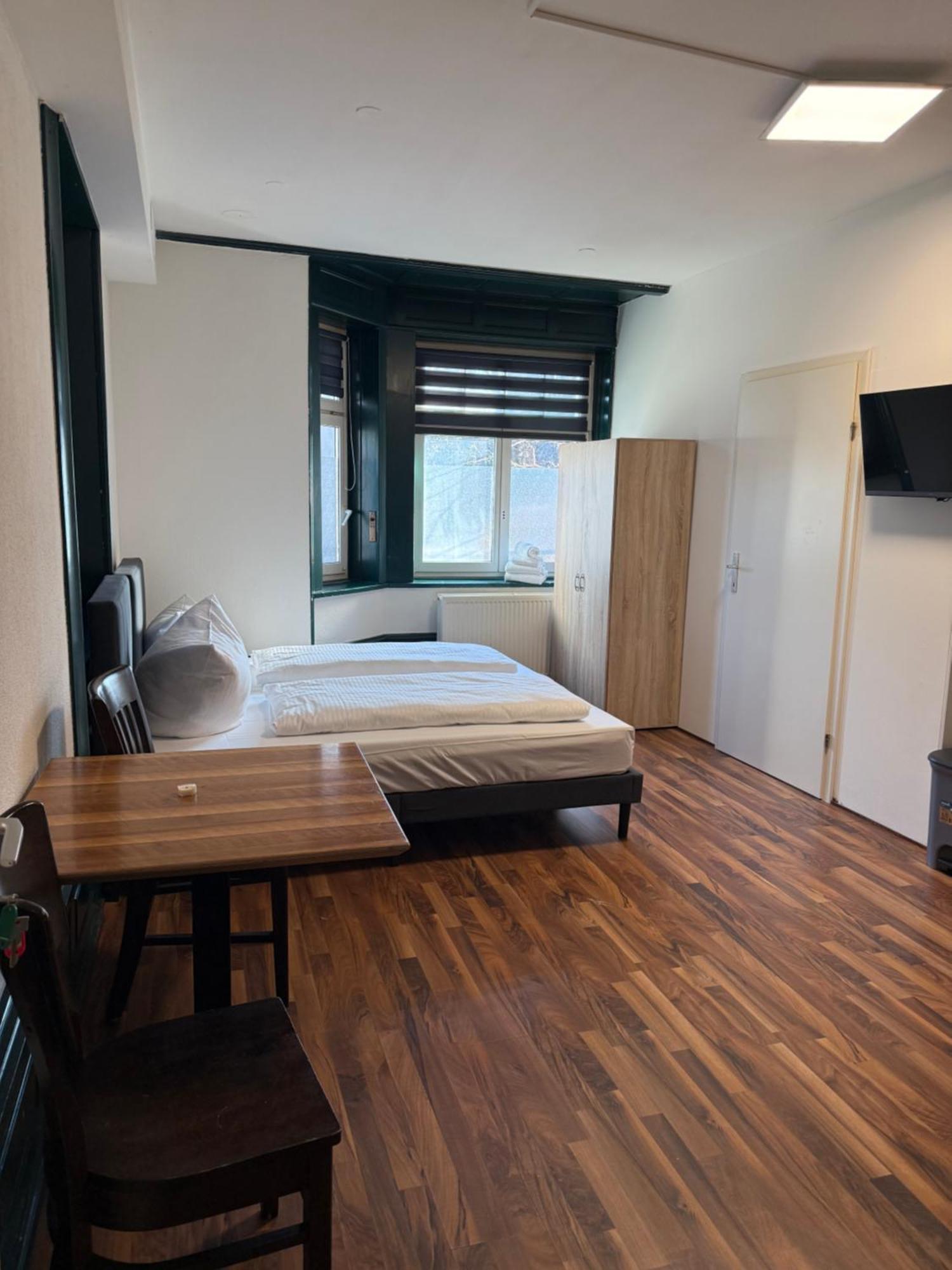 Crown Living Villa Blumenau Studios, Smarttv, Parkplatz ルステナウ エクステリア 写真