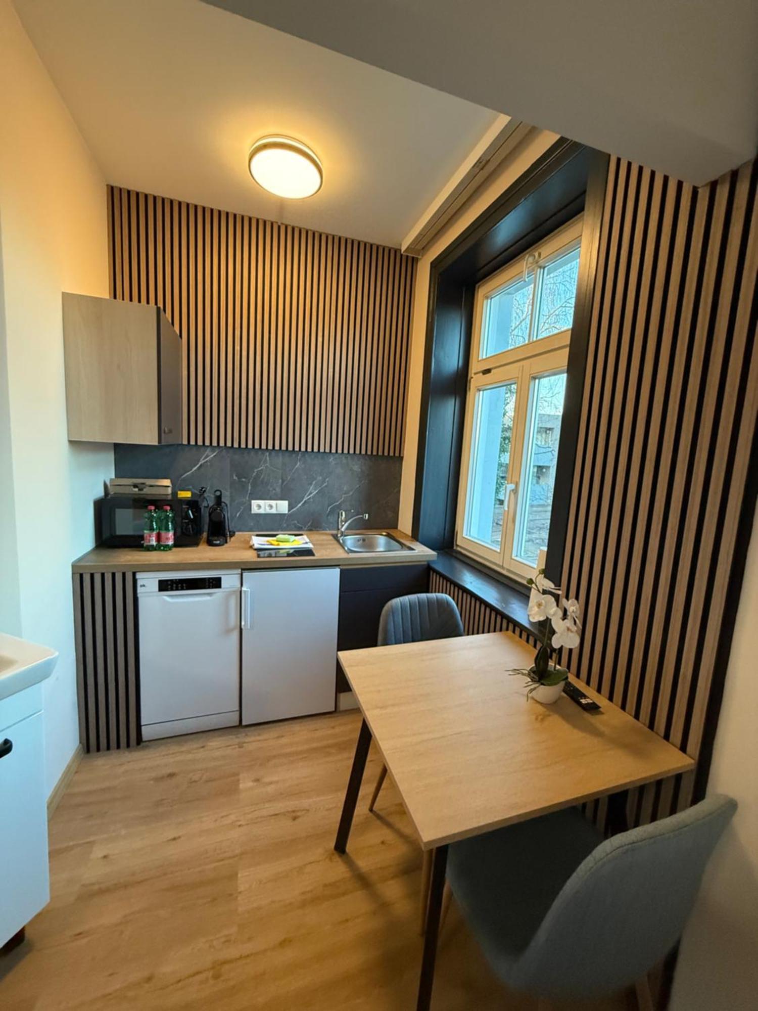 Crown Living Villa Blumenau Studios, Smarttv, Parkplatz ルステナウ エクステリア 写真