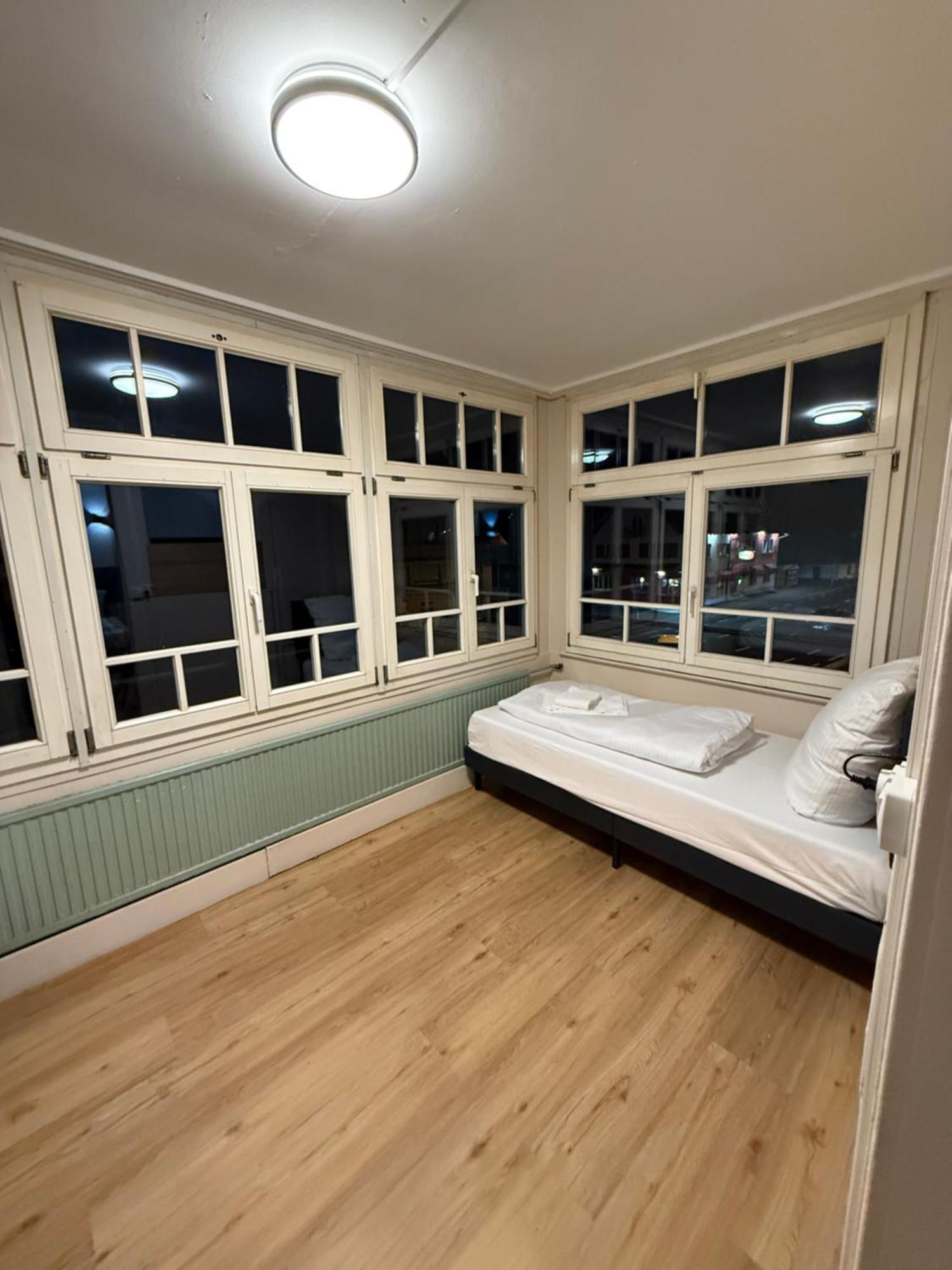 Crown Living Villa Blumenau Studios, Smarttv, Parkplatz ルステナウ エクステリア 写真