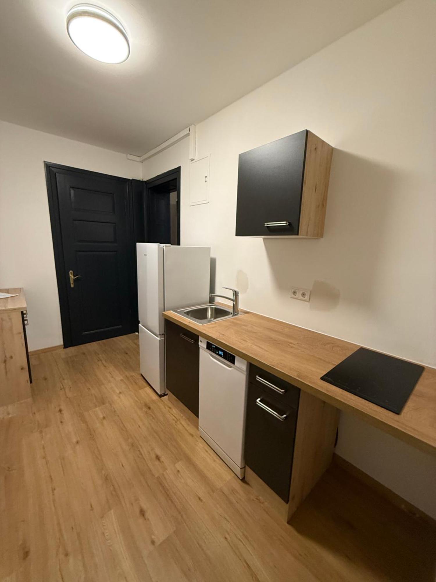 Crown Living Villa Blumenau Studios, Smarttv, Parkplatz ルステナウ エクステリア 写真