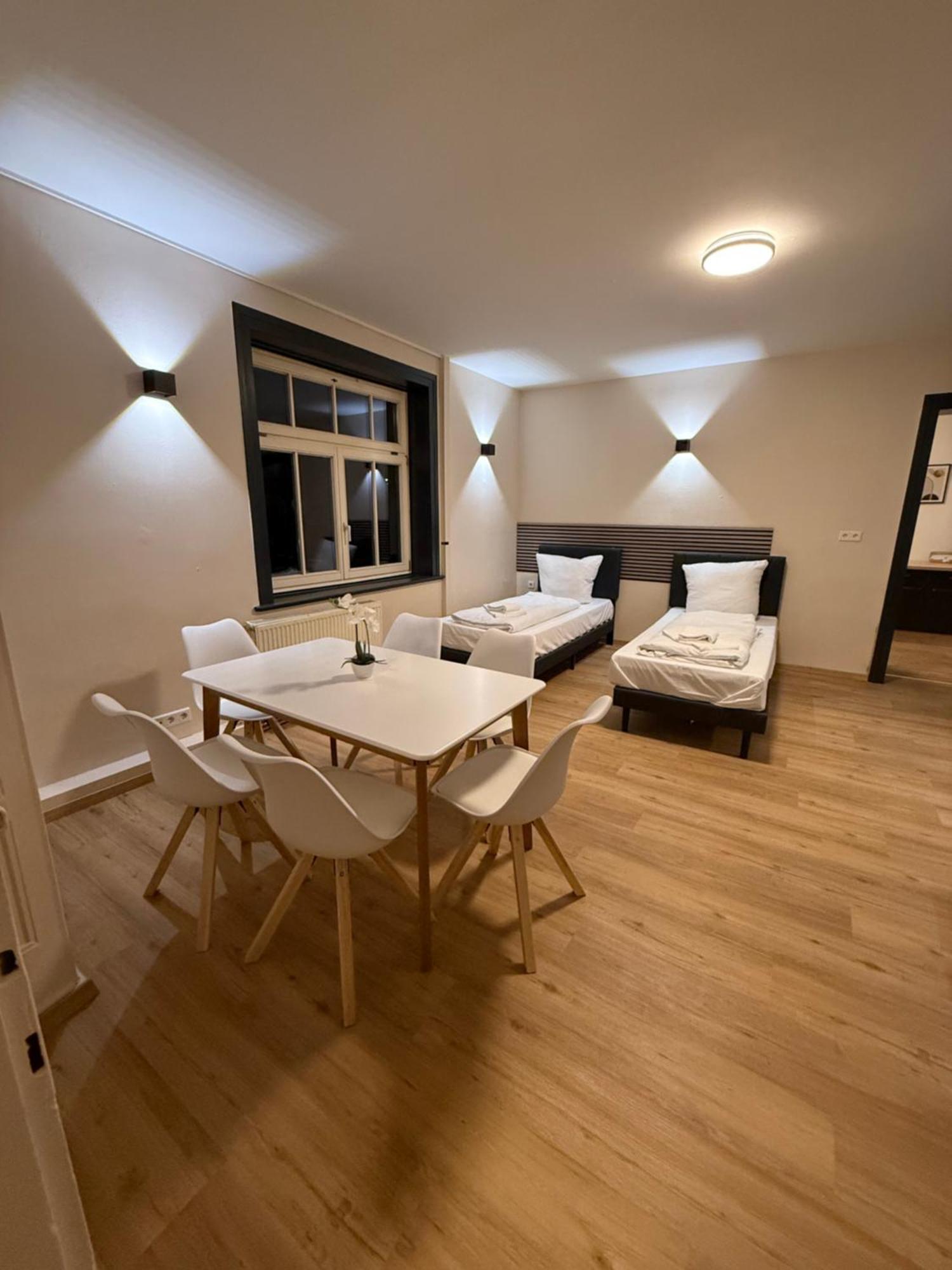 Crown Living Villa Blumenau Studios, Smarttv, Parkplatz ルステナウ エクステリア 写真