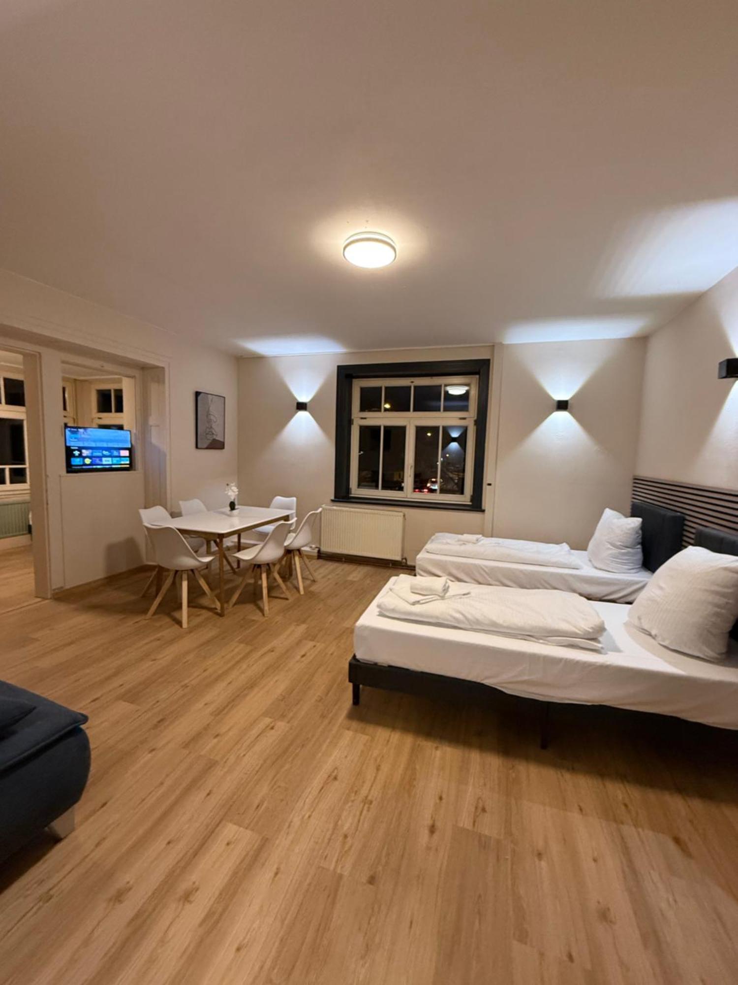 Crown Living Villa Blumenau Studios, Smarttv, Parkplatz ルステナウ エクステリア 写真
