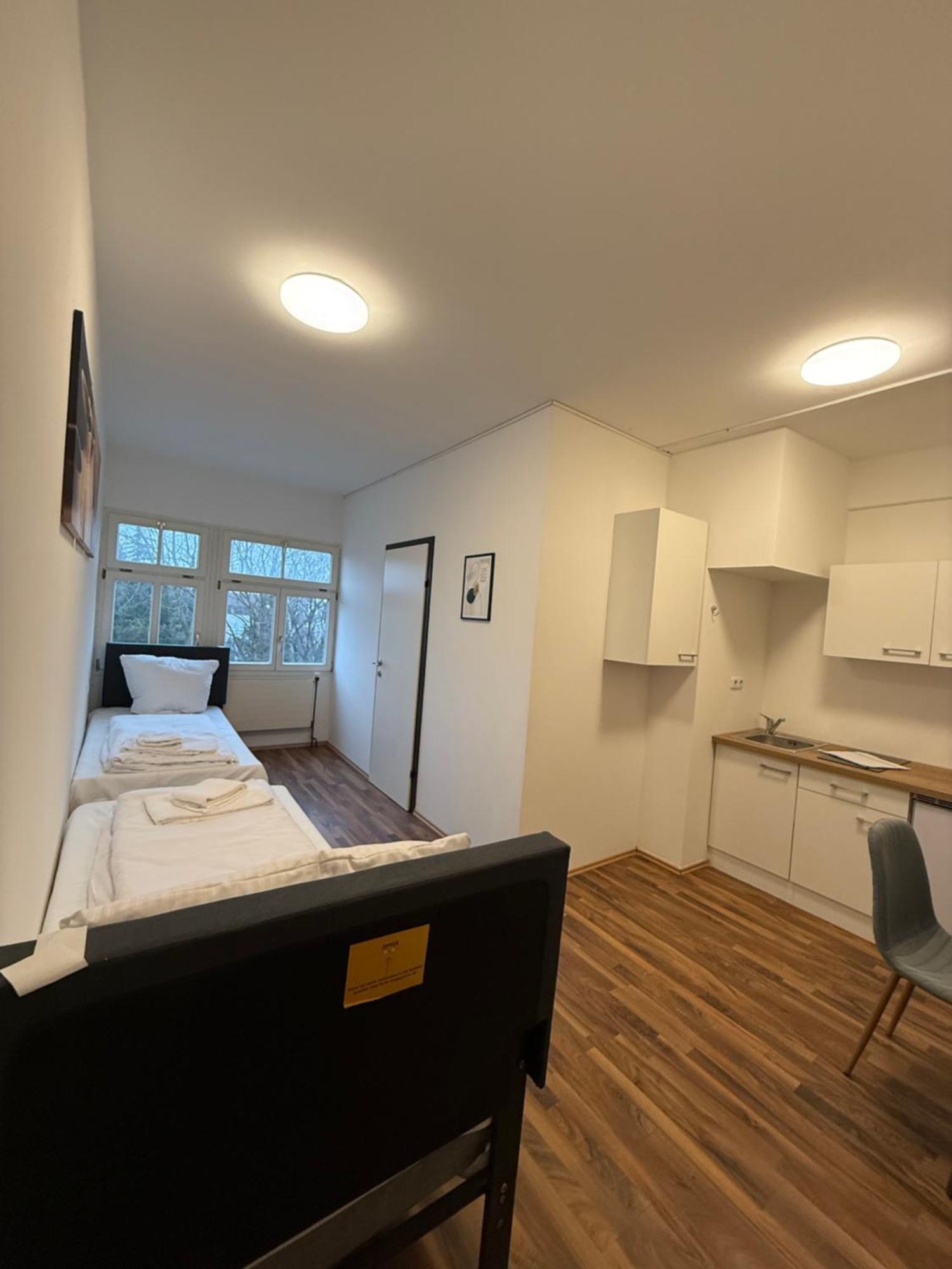 Crown Living Villa Blumenau Studios, Smarttv, Parkplatz ルステナウ エクステリア 写真