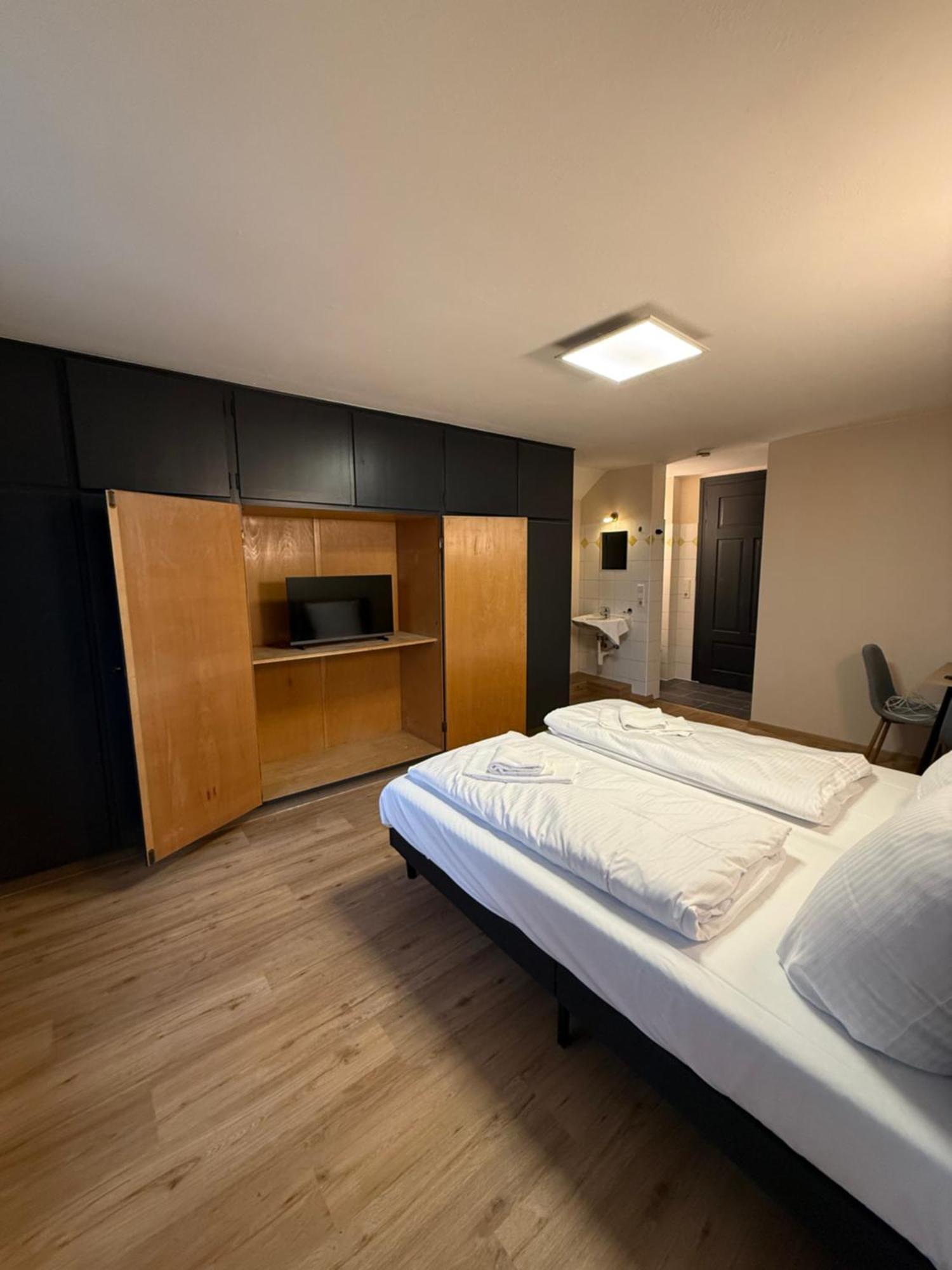 Crown Living Villa Blumenau Studios, Smarttv, Parkplatz ルステナウ エクステリア 写真