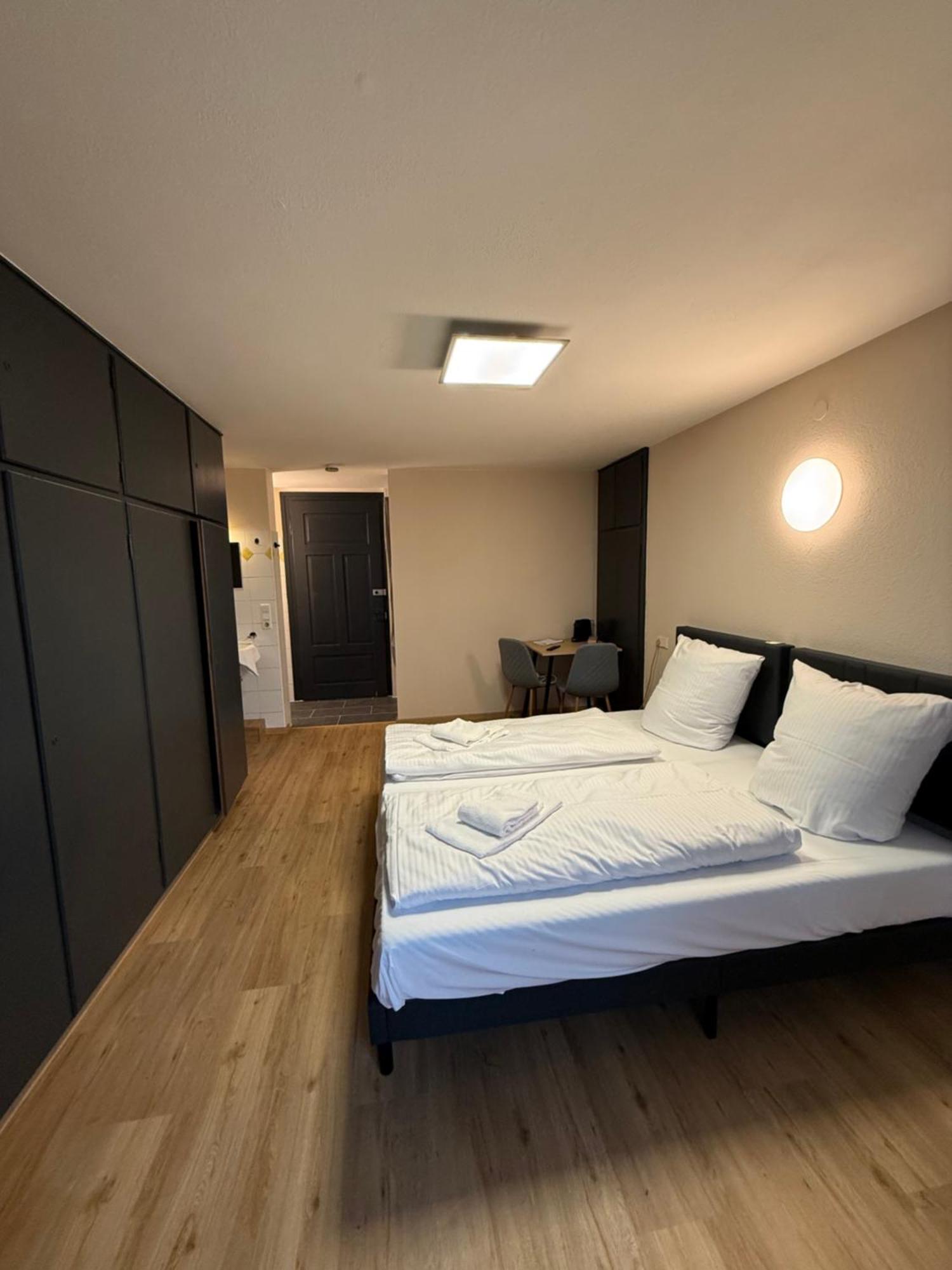 Crown Living Villa Blumenau Studios, Smarttv, Parkplatz ルステナウ エクステリア 写真