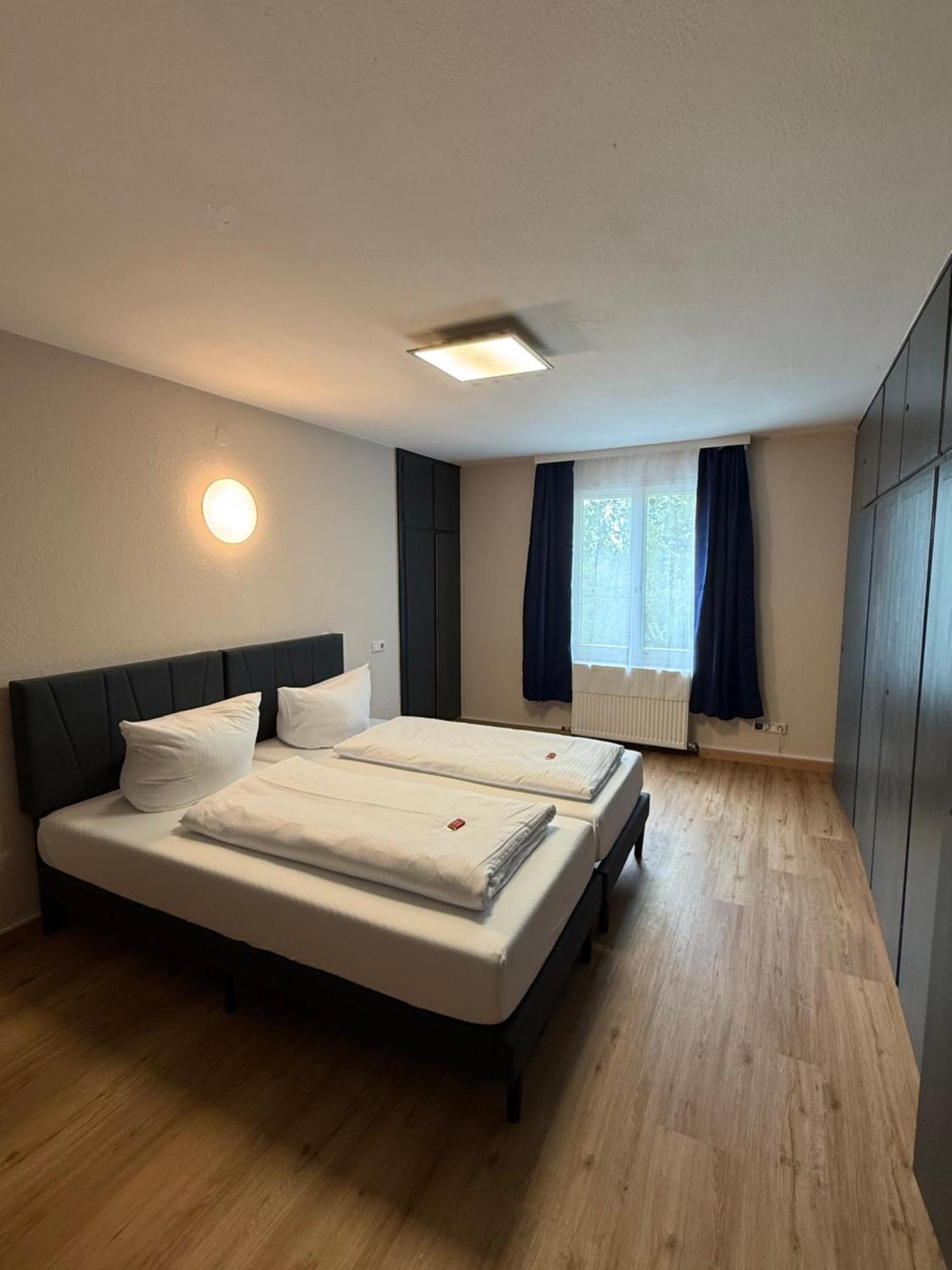 Crown Living Villa Blumenau Studios, Smarttv, Parkplatz ルステナウ エクステリア 写真