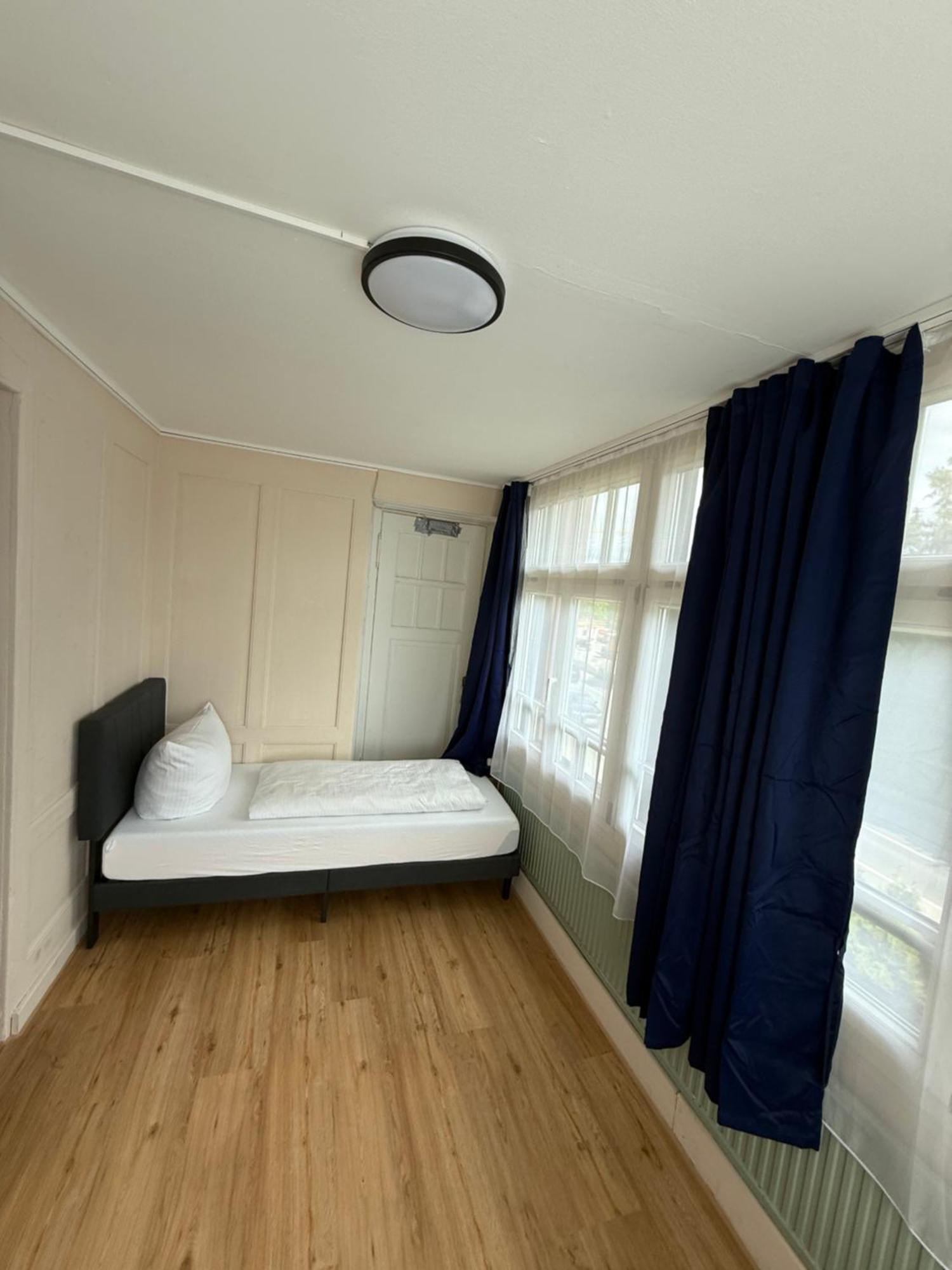 Crown Living Villa Blumenau Studios, Smarttv, Parkplatz ルステナウ エクステリア 写真