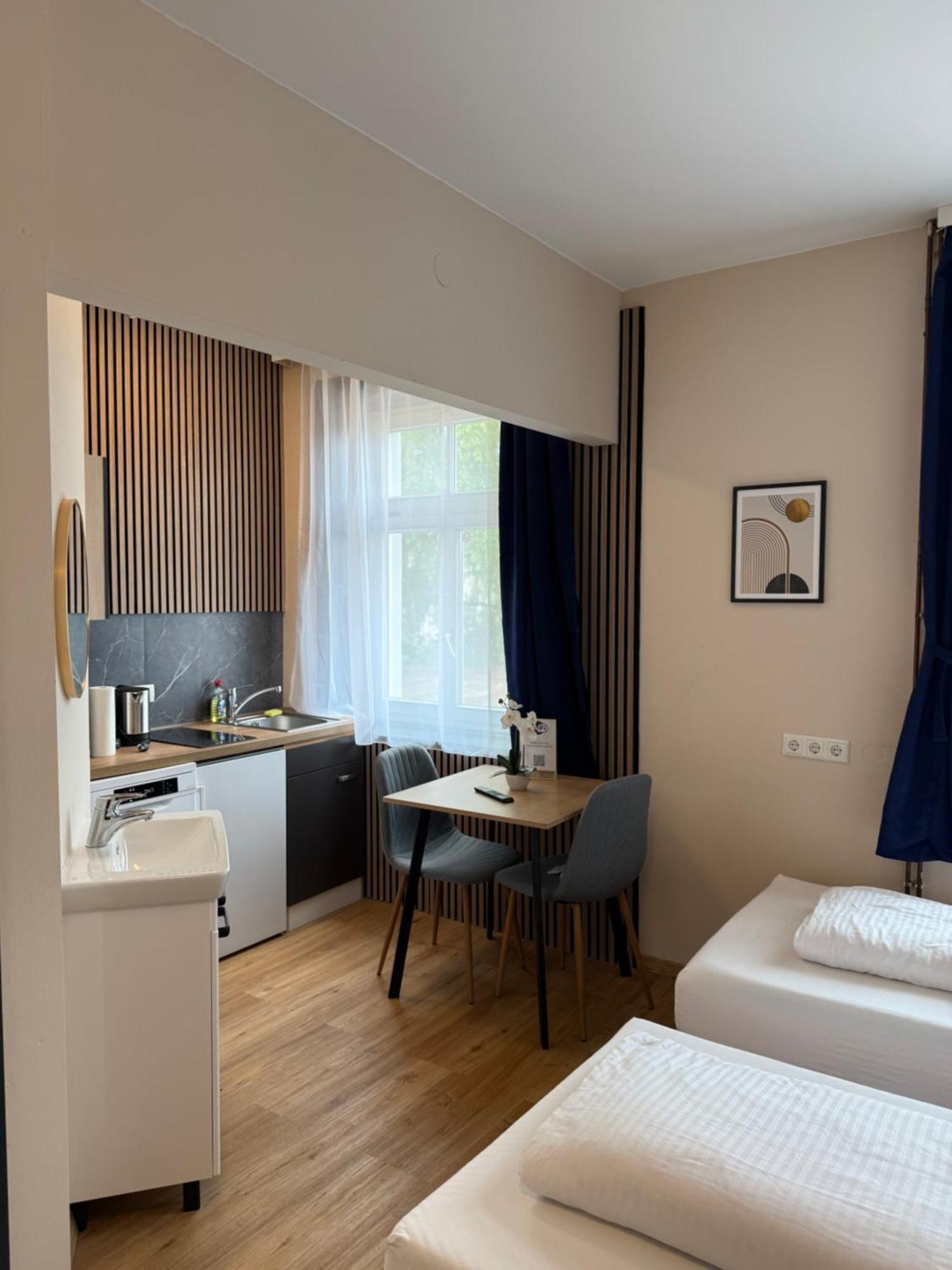 Crown Living Villa Blumenau Studios, Smarttv, Parkplatz ルステナウ エクステリア 写真