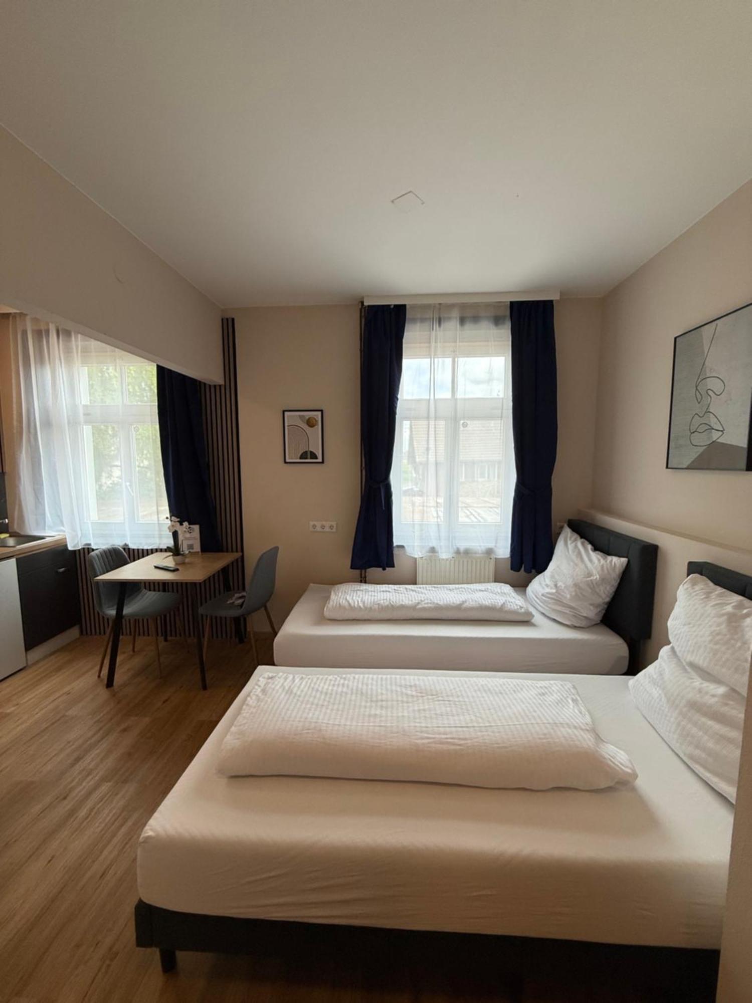Crown Living Villa Blumenau Studios, Smarttv, Parkplatz ルステナウ エクステリア 写真
